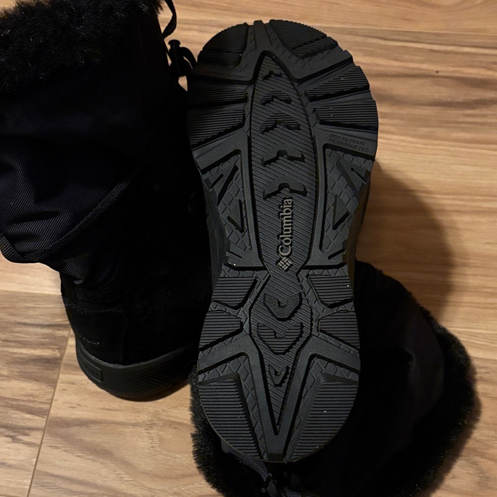 Columbia Black Women's Winter Boots with Fur Trim - Picture 4 of 7